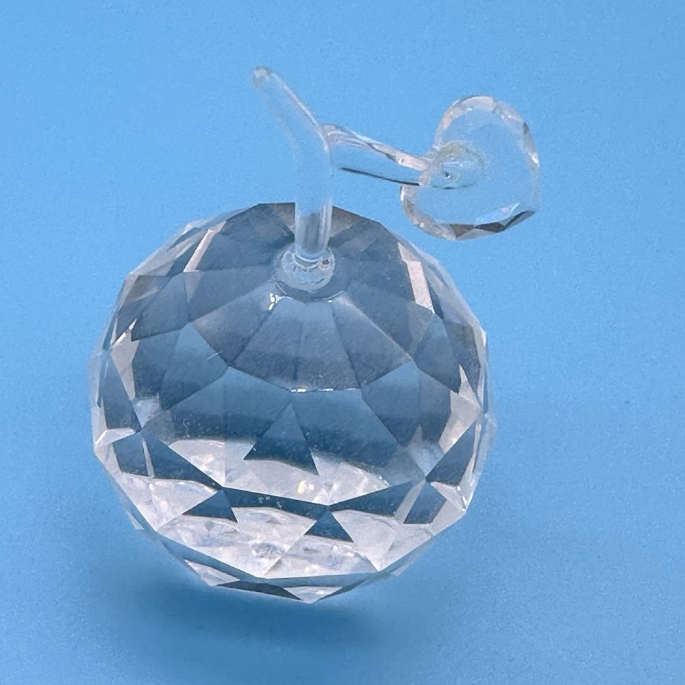 Faceted Clear Crystal Apple Figurine with Heart Shaped Leaf Glass Art Decor - Picture 4 of 7